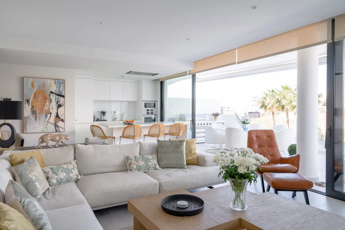 47913265-ebf2-4e12-a8ca-f8d149b20898