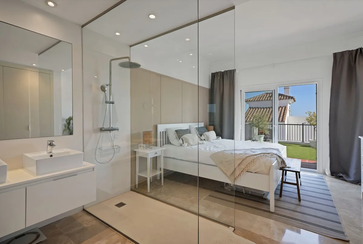 f33e2b0f-343f-4a70-b27d-aa57ab72a258