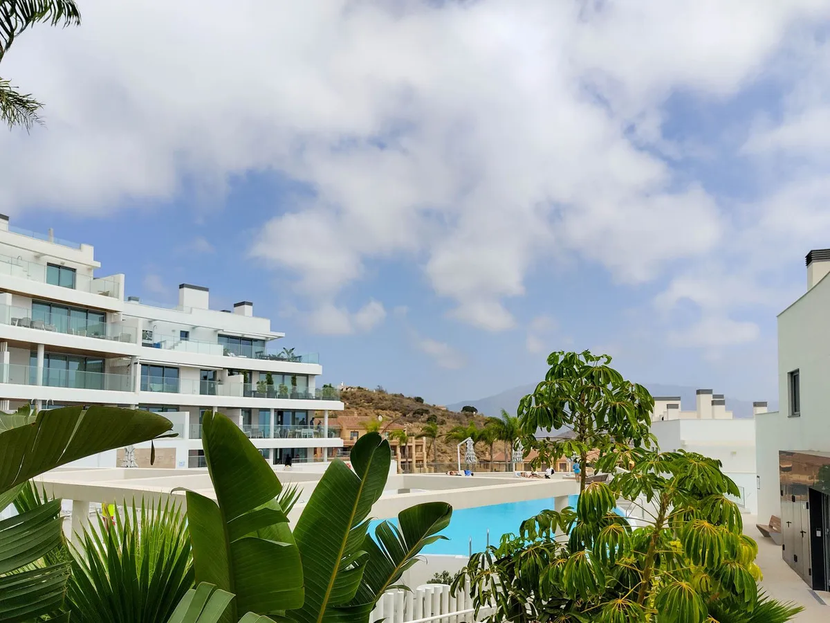 2f4c6324-d6bb-4fe8-8695-02469ea110ad