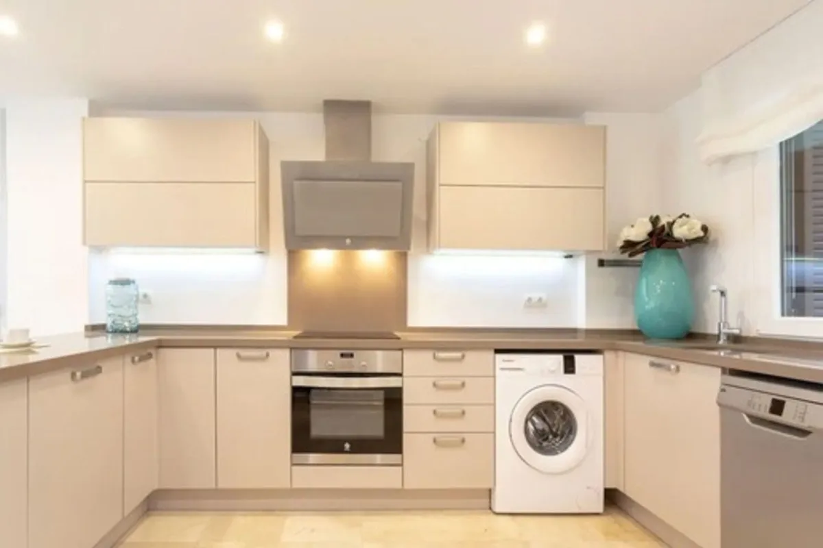 930ce112-a098-481f-8d8d-3f460743e7cd