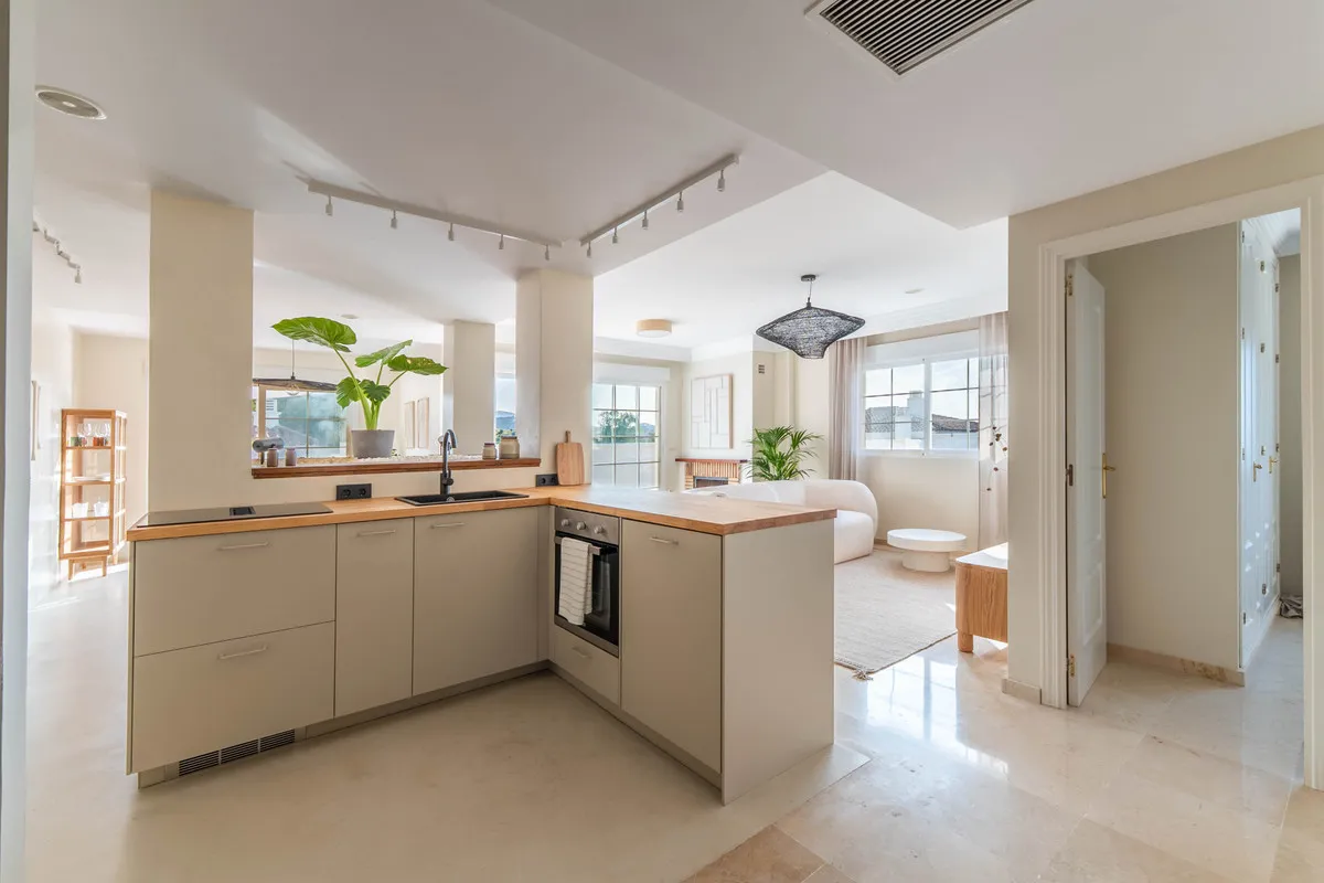 fcc5d7d1-d8c4-40ee-81e7-d9ea6480f9f1