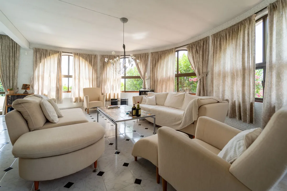 1518720f-c6e5-403c-b5e4-a82f075b59b3