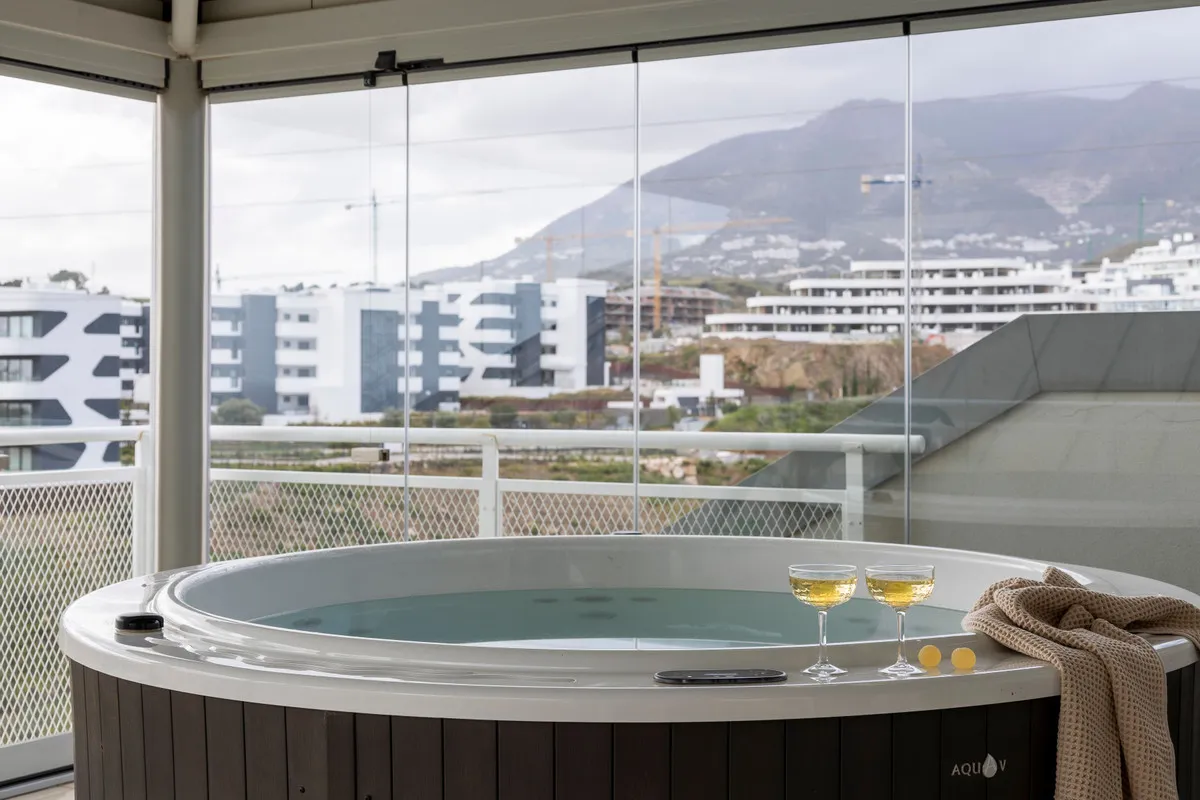 017ff44a-fd6d-42b4-b80b-67f02f57fd40