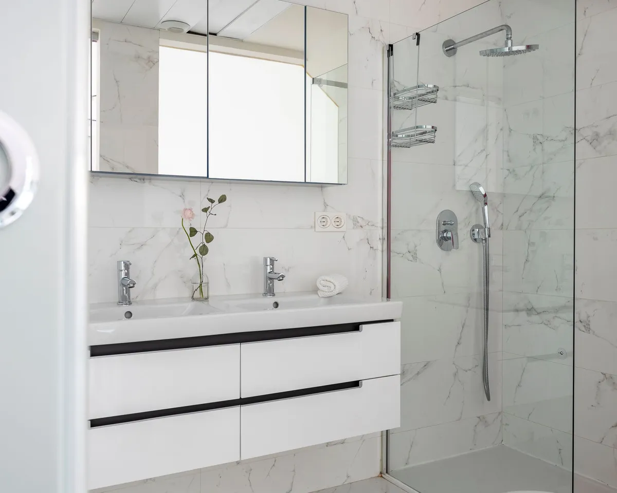 9098b338-84a5-48a8-aa90-9249cb6af43a