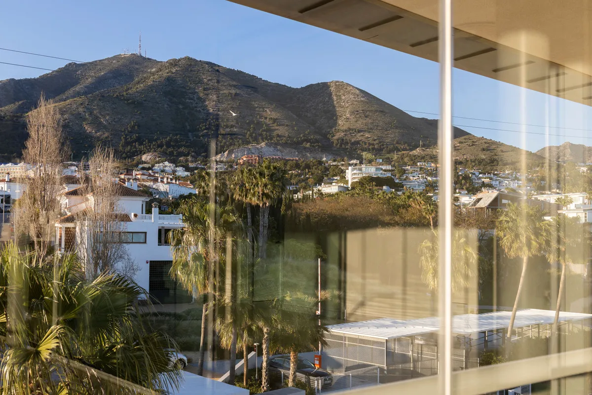 b80f3b03-d915-4901-9765-4acaa6848de6