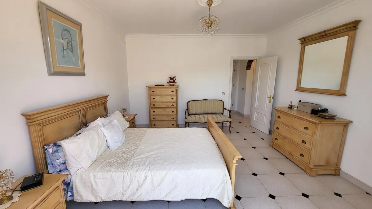 1ec5dcb0-bb61-491a-b3e5-3affd64368d0