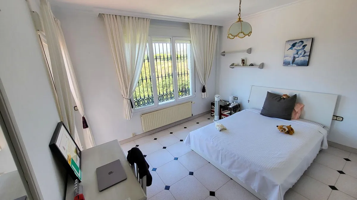 b7c38279-2549-4e28-90ff-7372afaa11a1