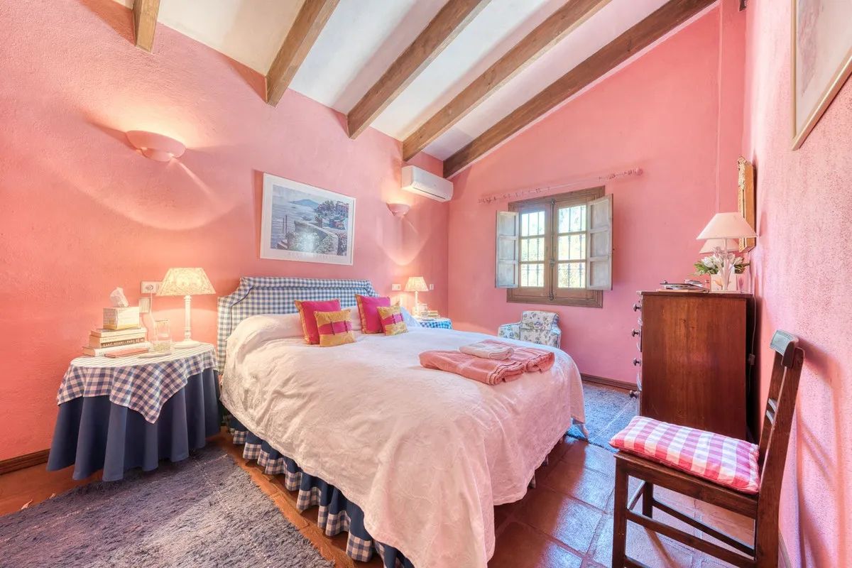 afc183e3-e93c-474f-baff-74f39a9c4321