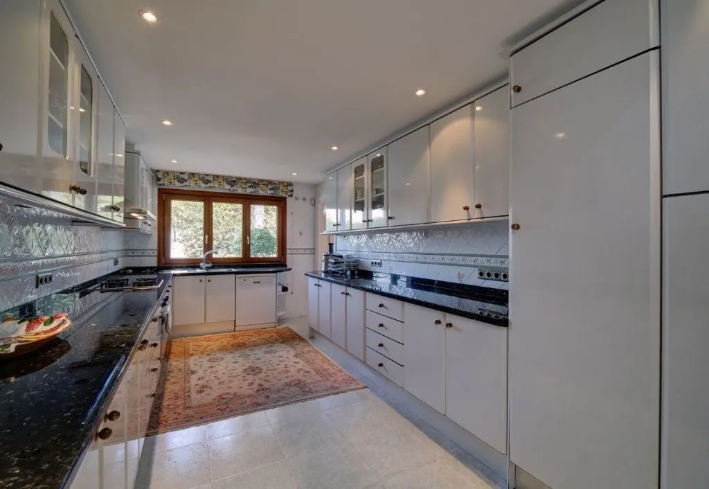 690c022e-cb51-417d-917a-0d8aec105812