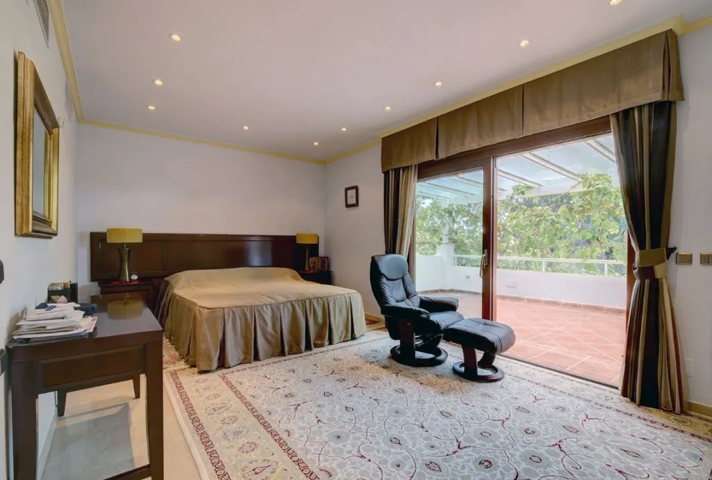 f881b8e0-46ee-424e-bd45-112e59d69929