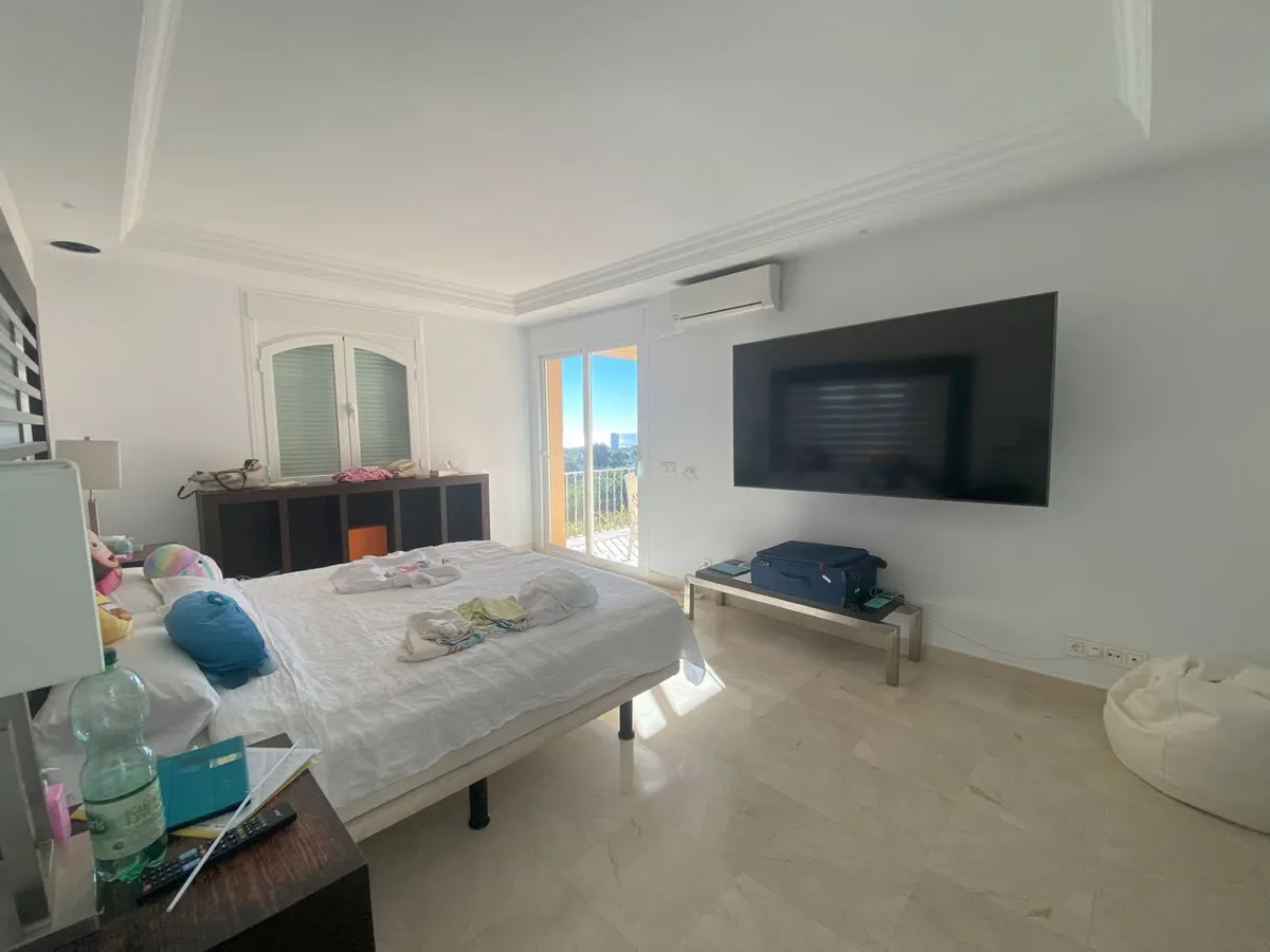 acf7ef9d-89d7-4d72-a5f1-08ad418271e8