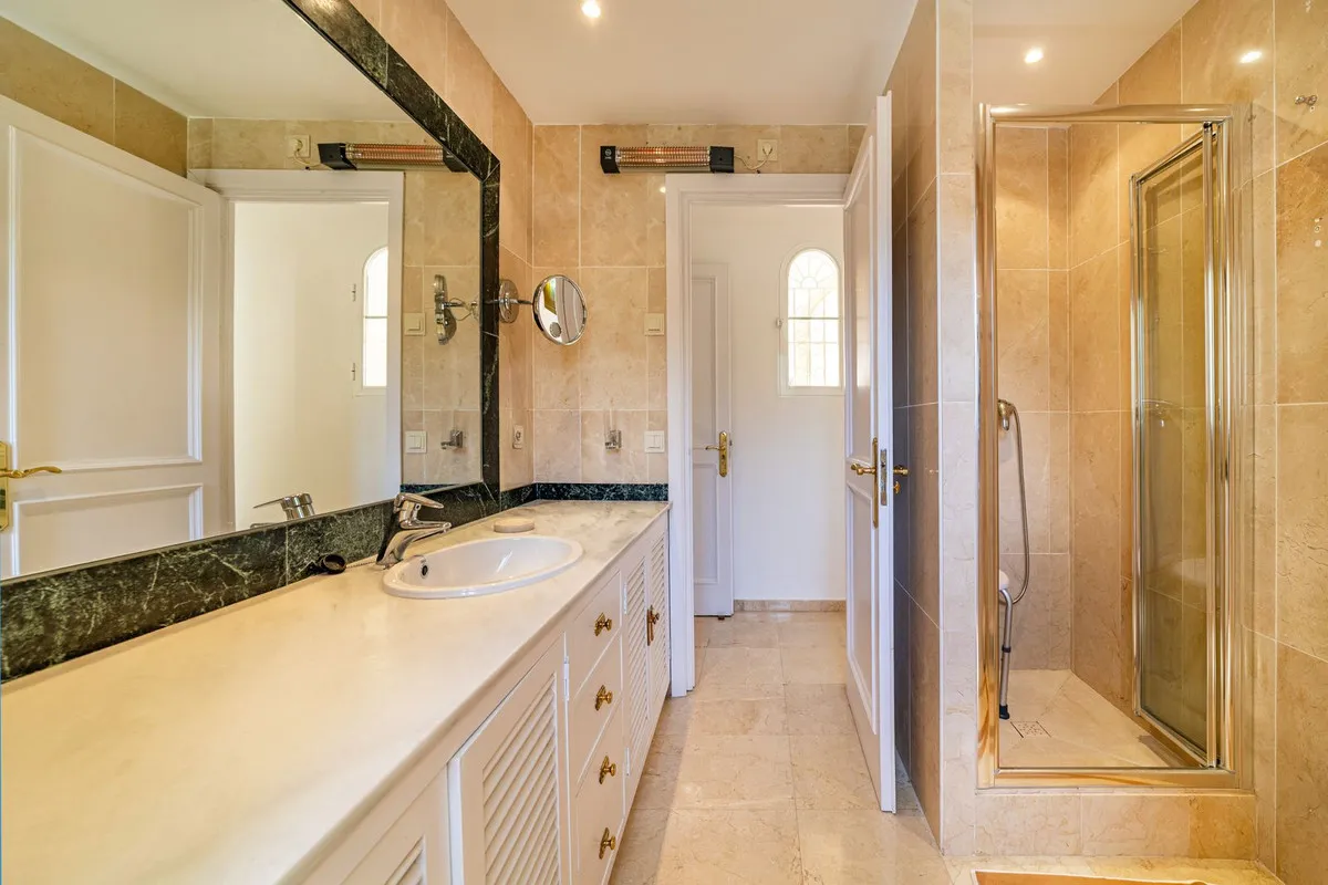 8b0bbc1f-7ff2-4f84-8e07-0c9db3ef118c