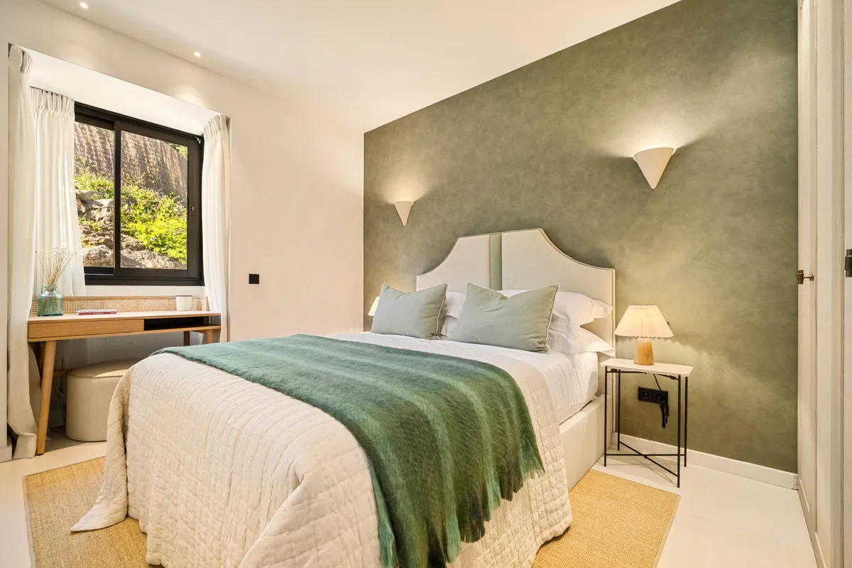 e5da6bef-aa42-4fd7-8218-fd0a58ef13b0