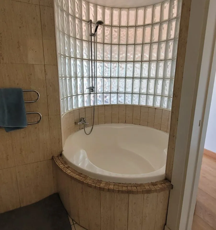 51210299-21e2-4023-8d8a-2942be73012f