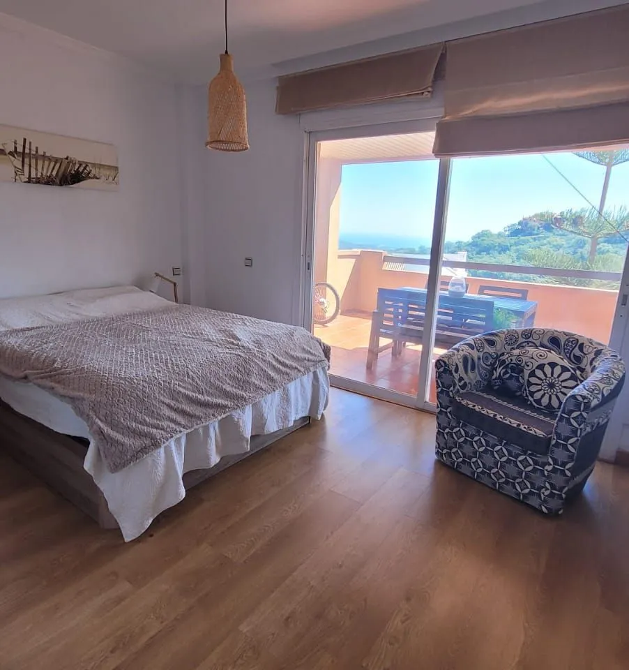 f0138705-4376-4c25-8935-e79bf752501f