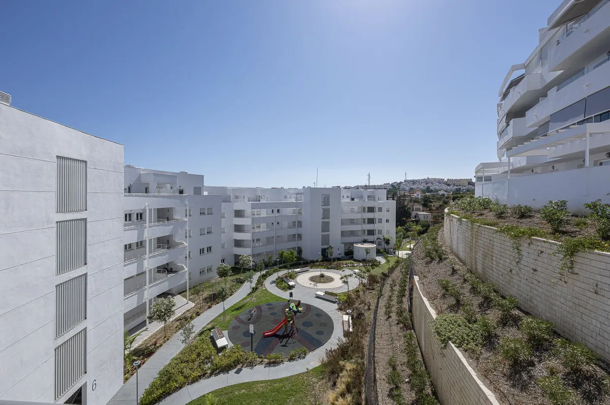 23f2a940-e358-450e-994e-ec3003dc59b6