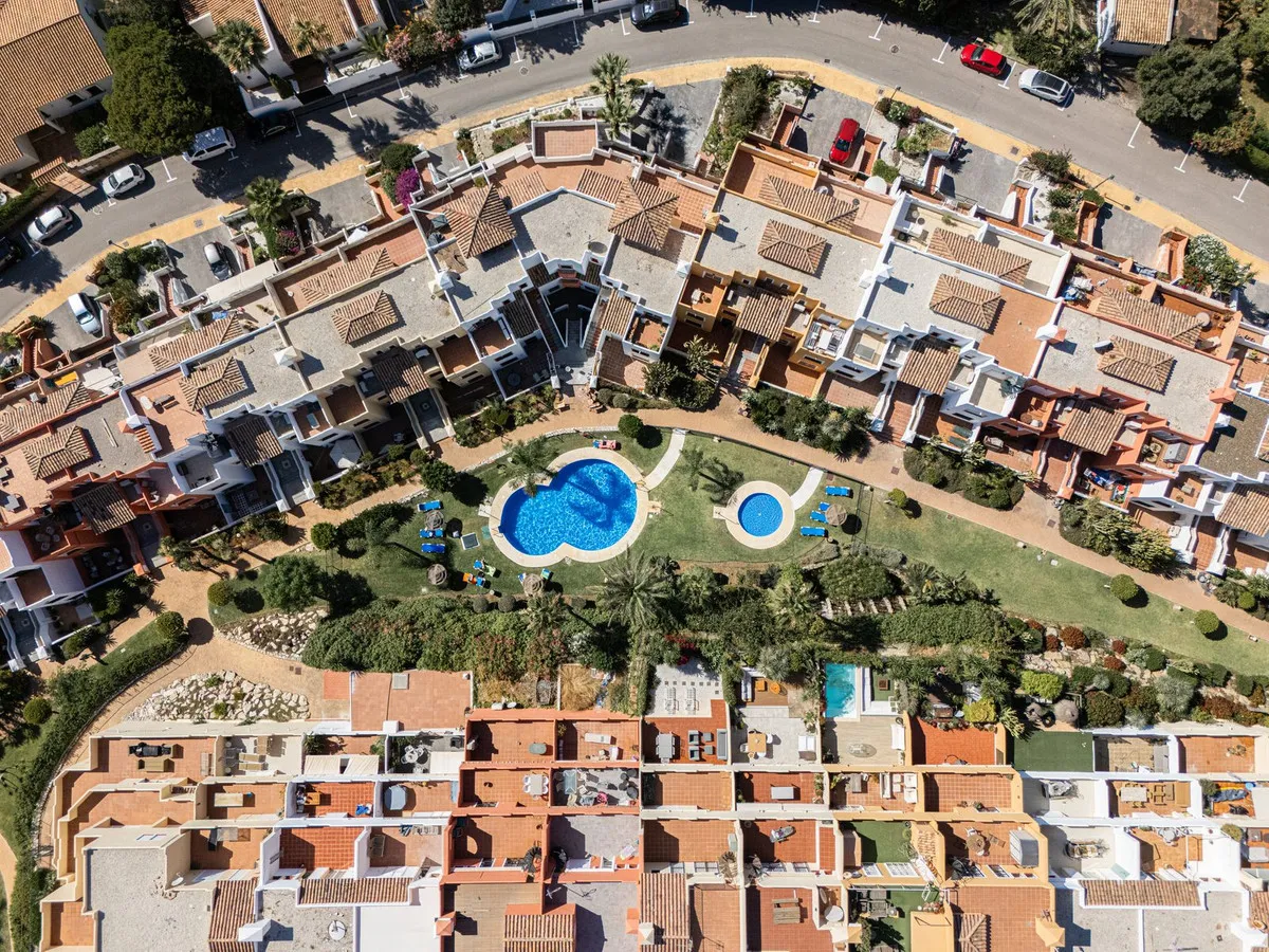 ab05fc9e-b30b-4e2e-87e6-5a75e1add23d