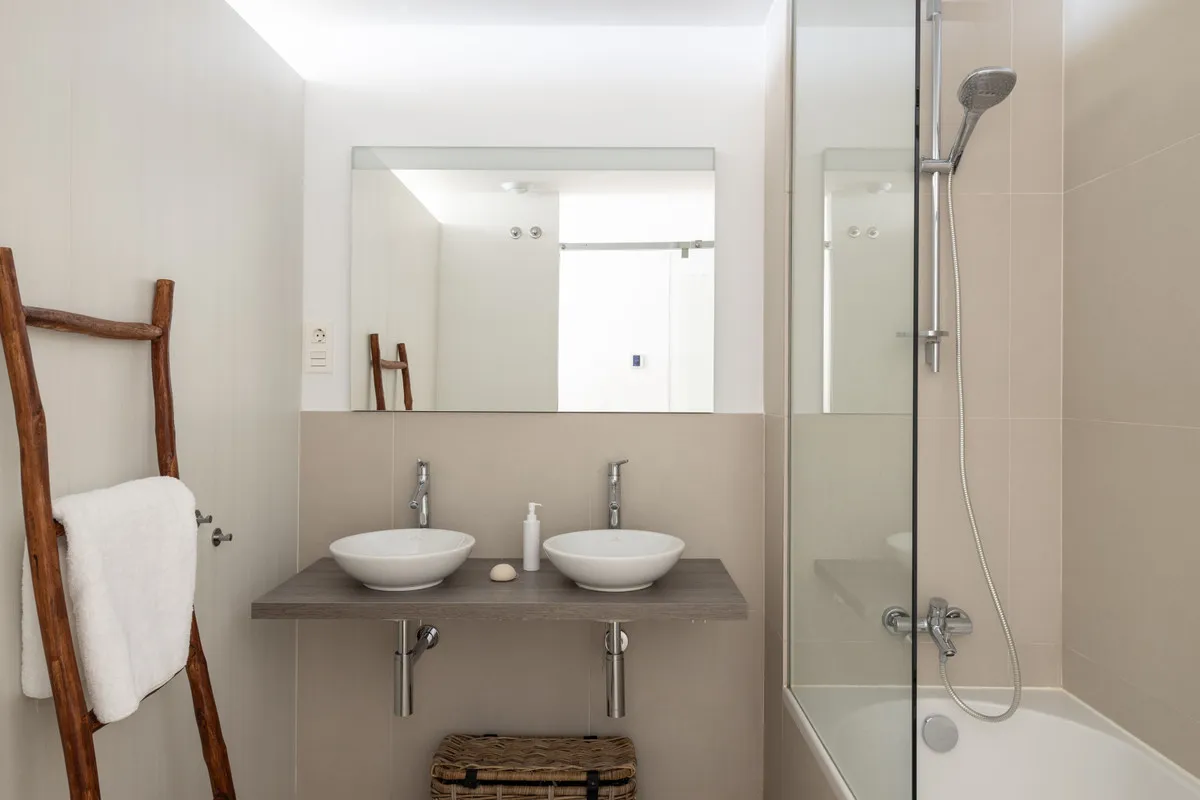 ee9b9c6f-5323-405f-9692-4c92f7c7c5ad