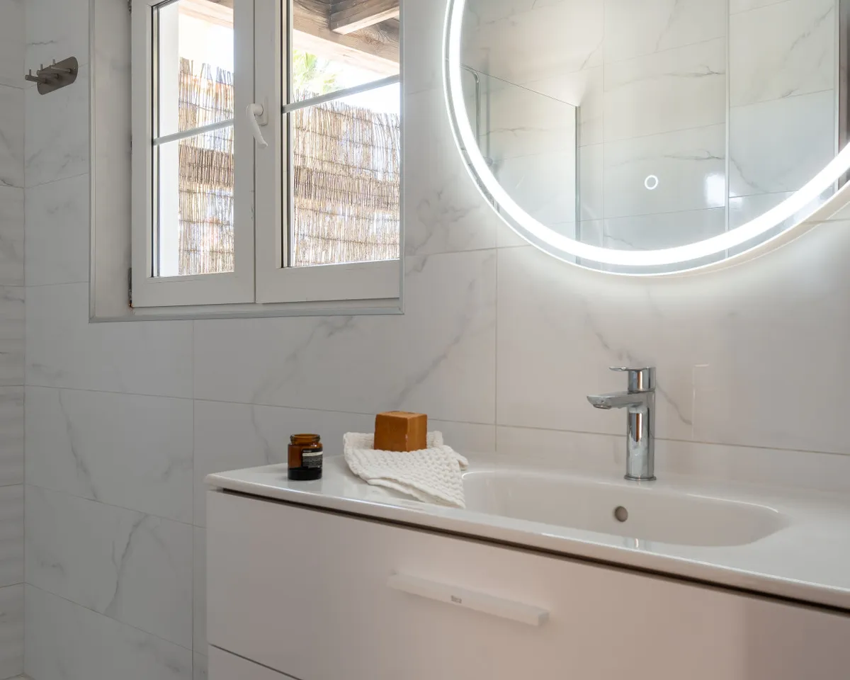 0ad65818-3faf-4afe-881d-d8a942718306