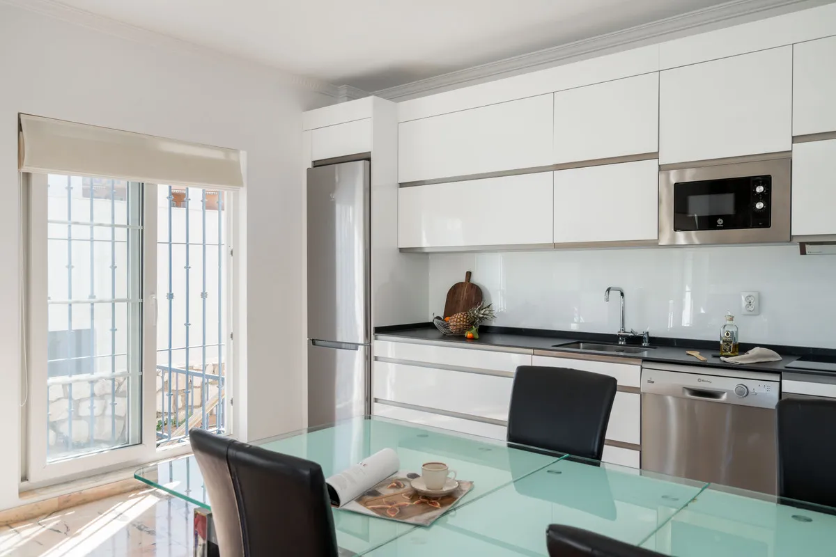 cea8a493-16ff-4d72-876d-367c367ec3ff