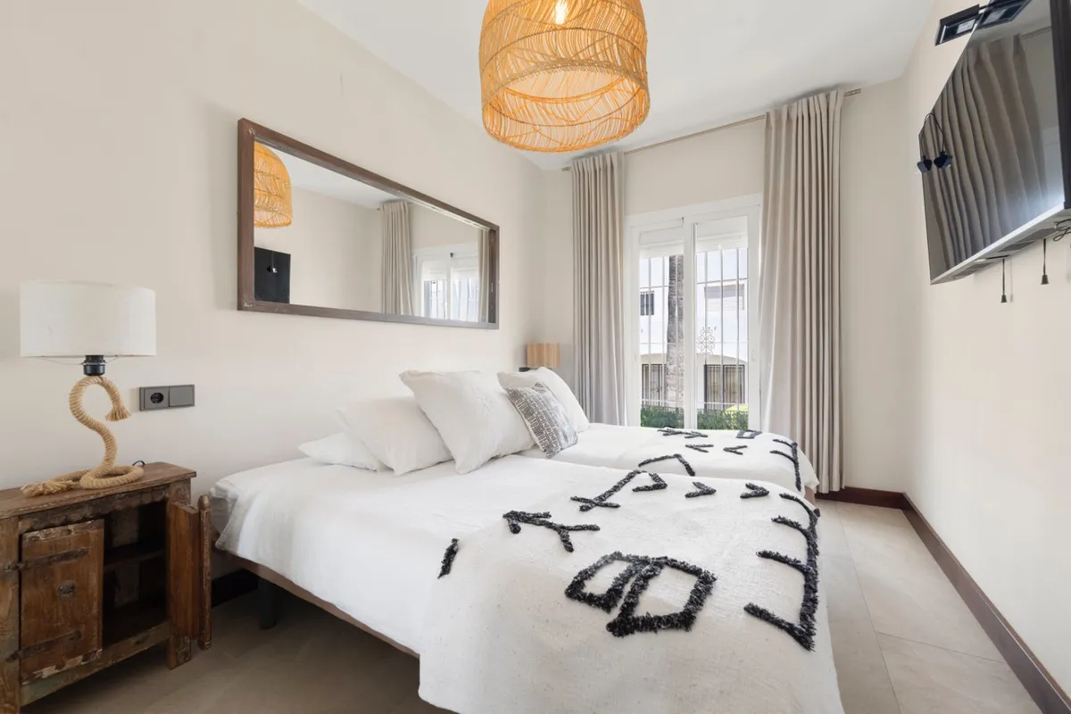 05a4337d-3c64-499c-9d9b-b537b29b63f3