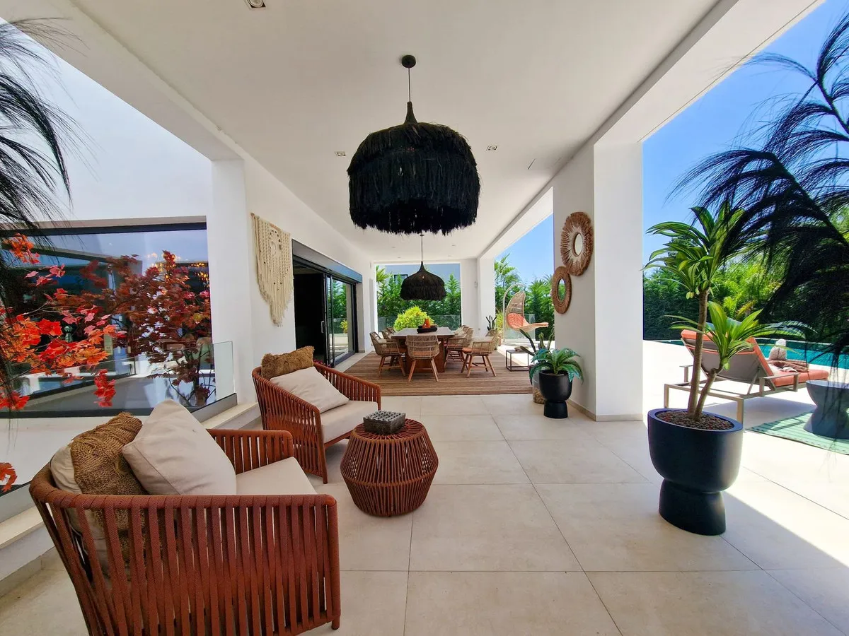 c2dbfbda-5128-4801-a623-de1dfb151310