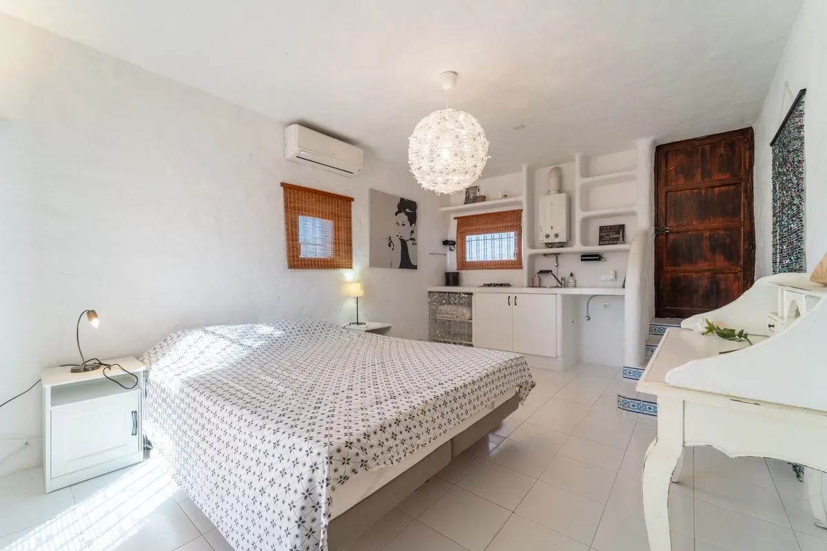 b004fc03-7e1c-48a0-b935-59cf1b24f96f