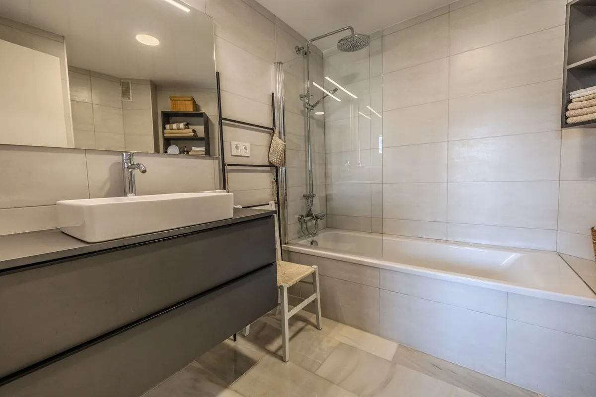 5f97fd2b-3136-4f25-b049-b681ef1f99e3