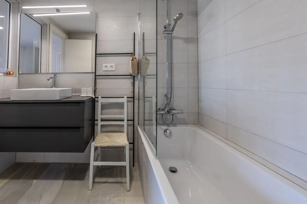 e7db16a4-5250-4037-8b17-fcafe0844a68