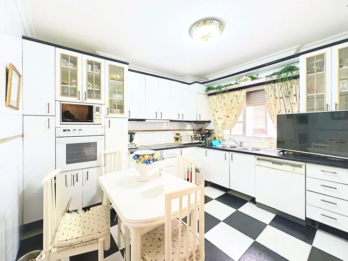 1baaa9aa-61e9-4dc0-b1ce-3afea16016bc