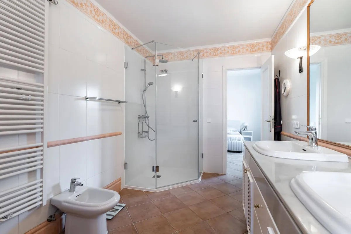 4942a0d7-e317-4bb3-85bb-2c7ffd381a56