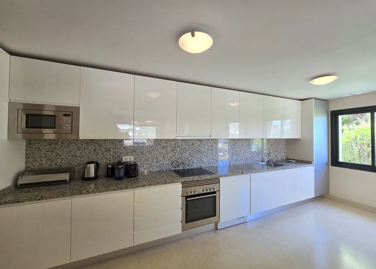 f6974767-fe67-4572-8d9f-e2a6c02bd843