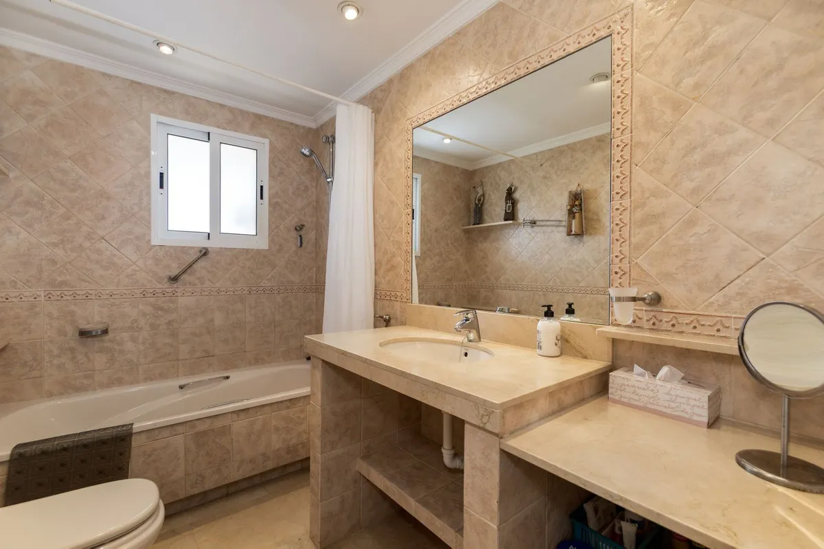 ef4cd8b6-ae51-4f35-b593-74207687f7be