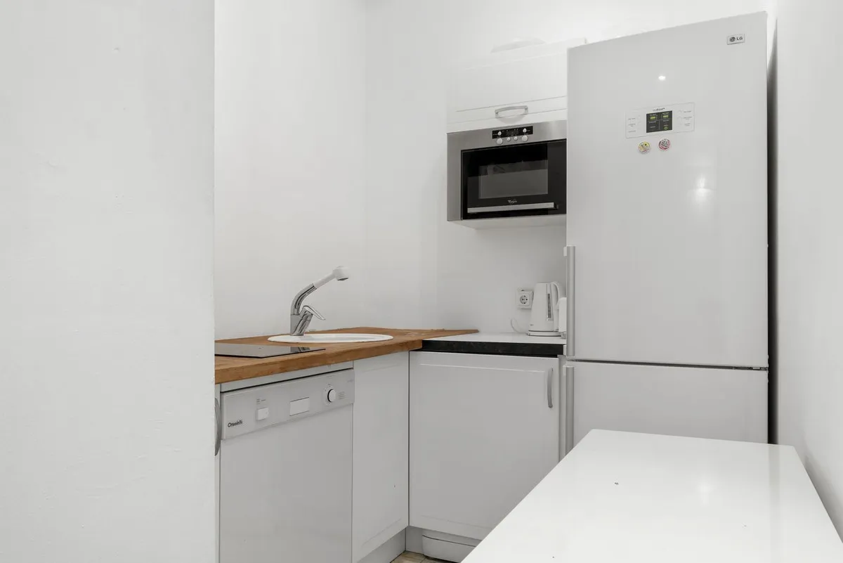 a9c56076-d314-485d-b702-e10b1eb204a3