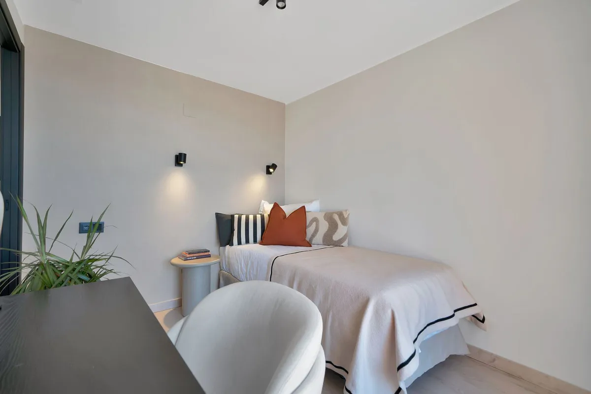 219d833e-3998-48f5-b1bb-cb3d1924d95c