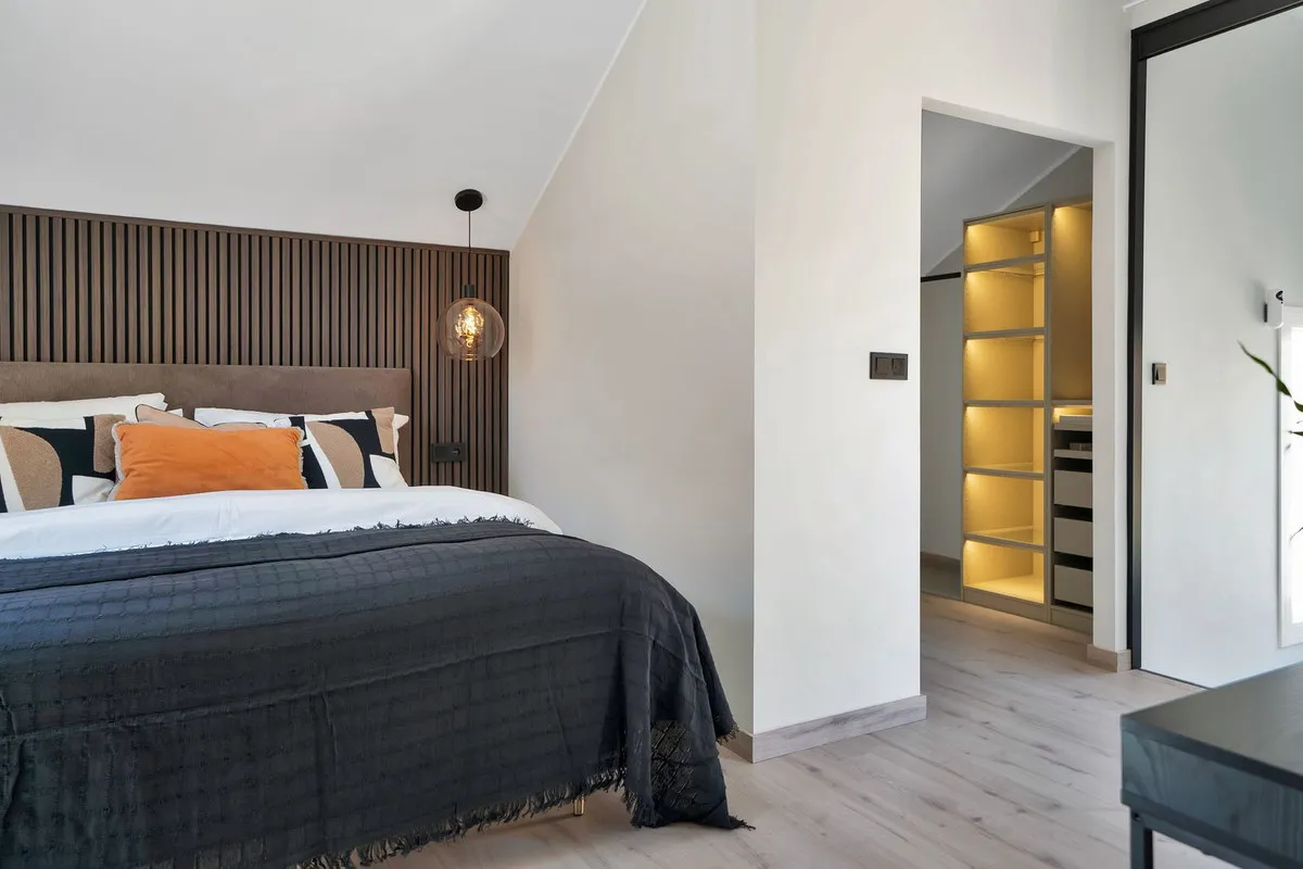 c6109862-60e2-428c-9ca3-12d638c8038a