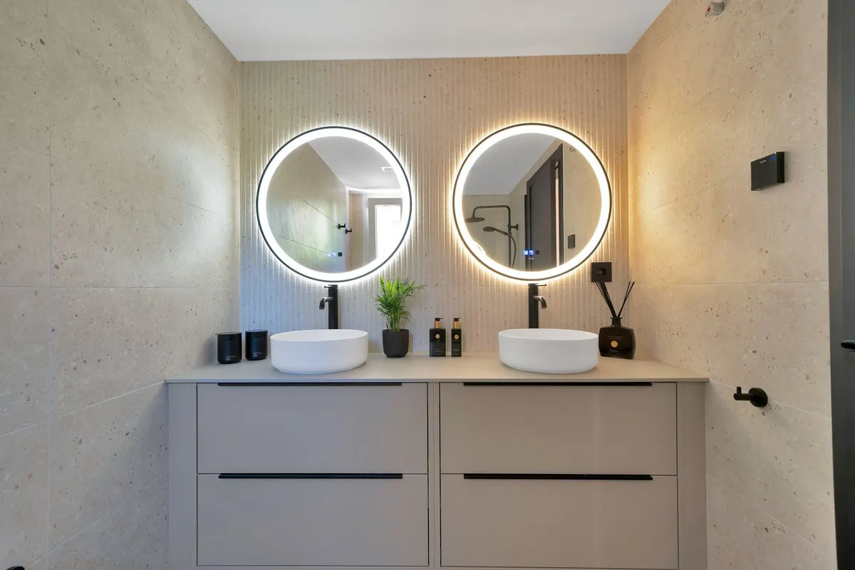 db2c3bdf-59b5-4c61-bfaa-b17d0c1d6c71