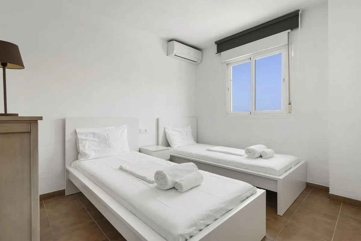 678afdb3-9bf4-4fbd-8423-1f85e1618108