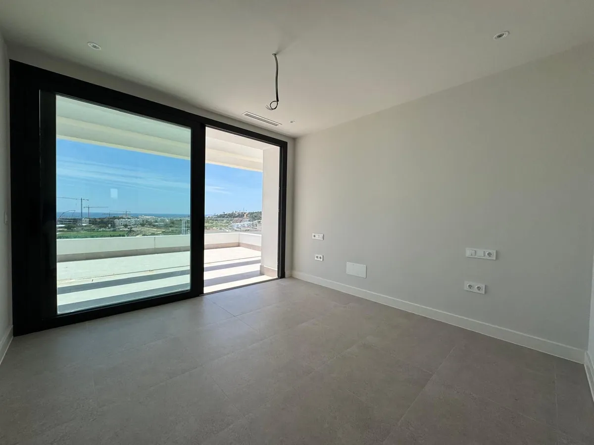 8dc3e879-0dcd-476f-a764-f8c758e8c3ba