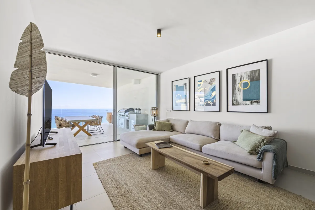 1f960e57-c6cb-41f7-8b60-b2f02e9ba6d3