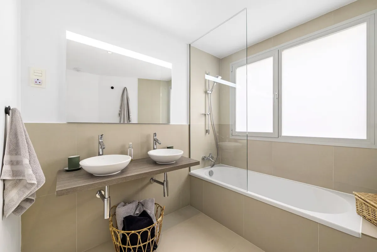 ce7fce0a-0f0a-4093-9895-10101ff7d4e6