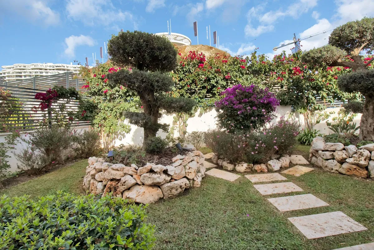 23b20dd7-e6b5-4cb8-af78-cc37a85cd99e