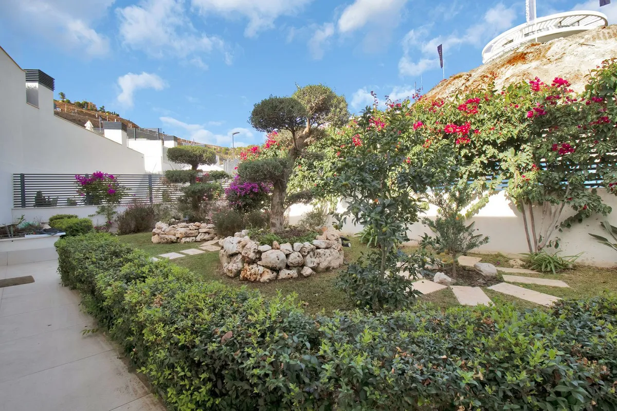 c36fc300-bd98-414c-8b56-13cdd5519068