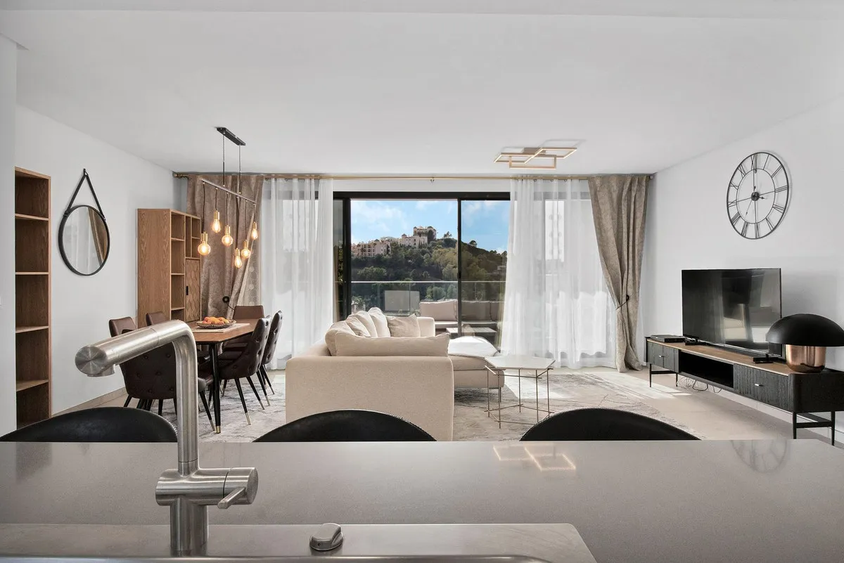 e64bb582-d706-4145-8176-9e354b8bba46