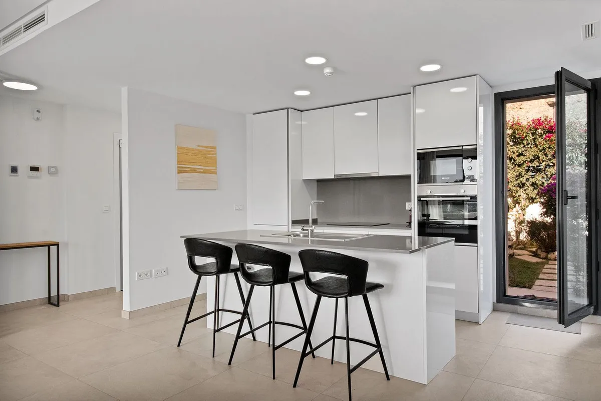 ecb79a0c-db73-42c1-86fa-b1d0127fda56