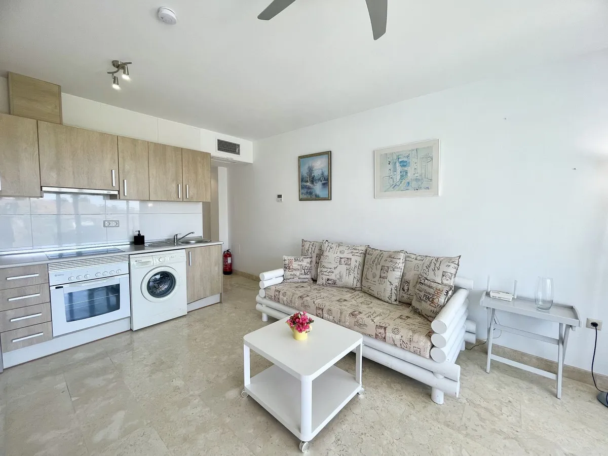 1fb70076-faa9-4549-93fa-f2ed667459bc