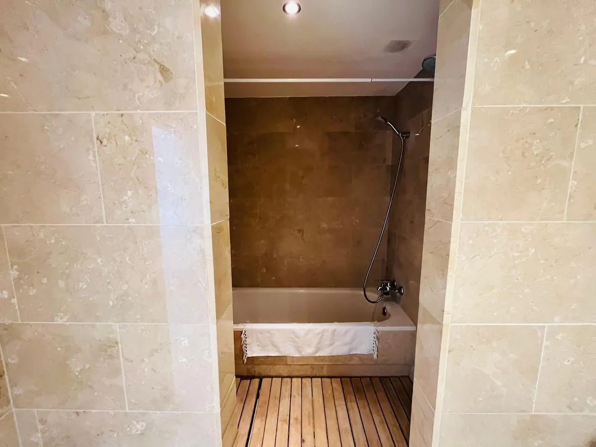 3833cde4-901c-456e-b5c6-d4e70f42ca94