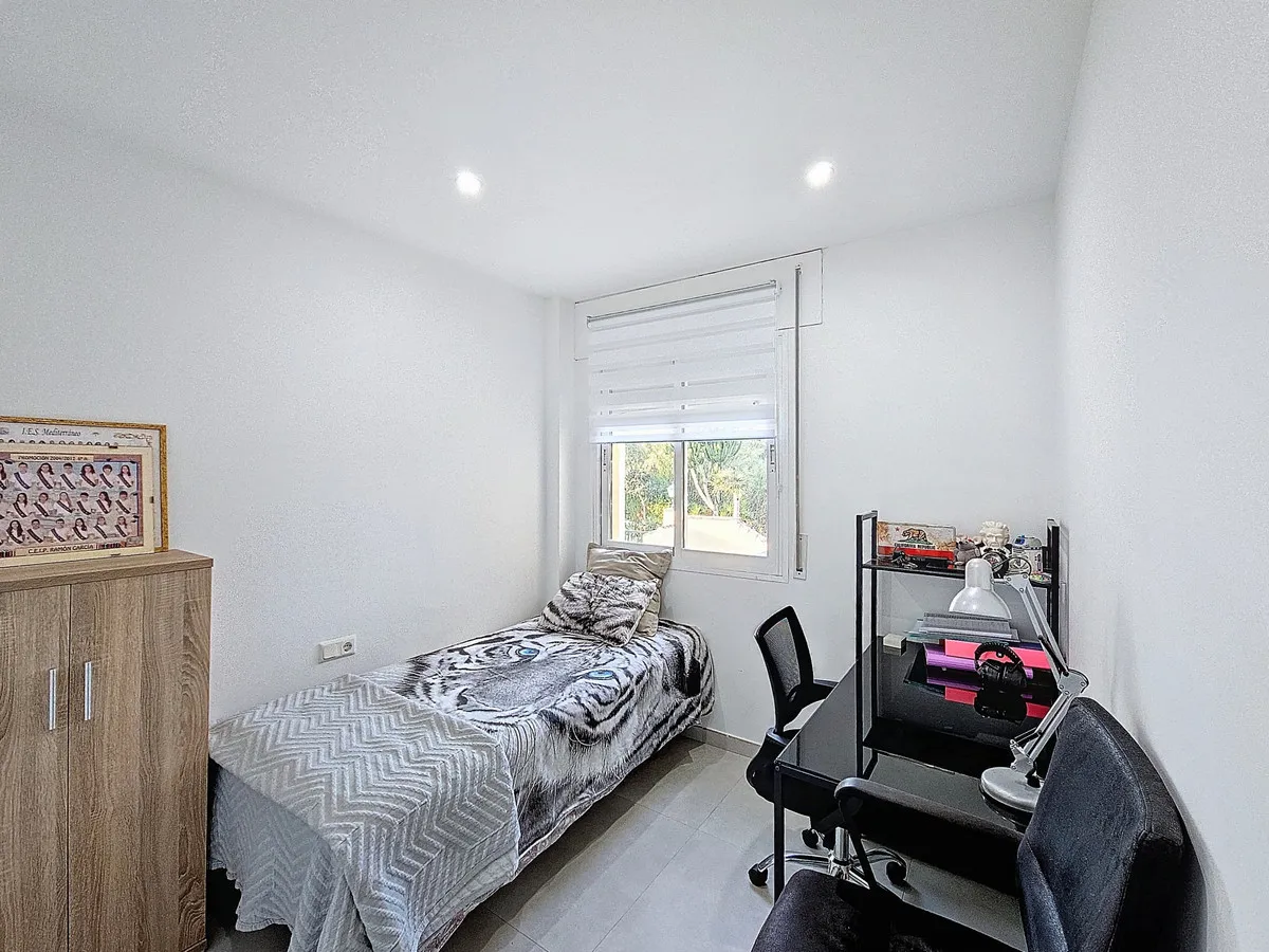 04388350-0448-4888-abd8-fede60950002