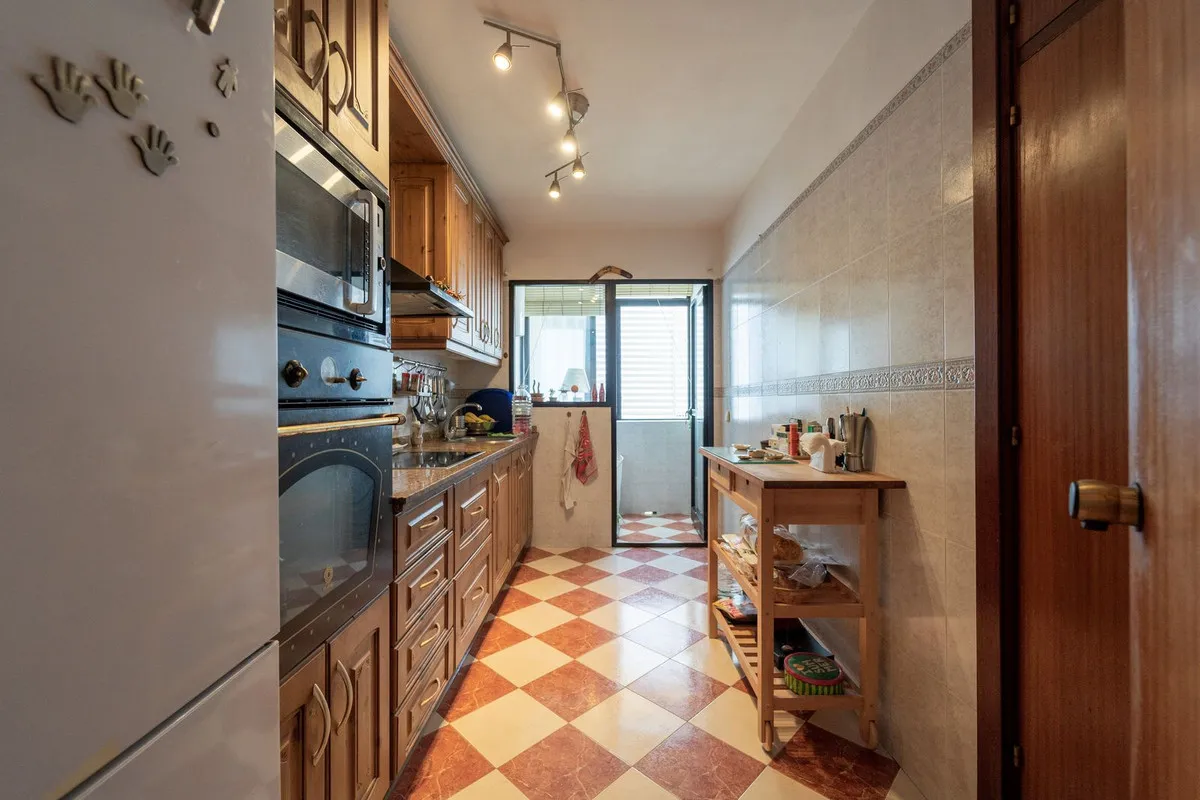 b07103f7-1e69-4ba8-aaeb-516a7fc53e97