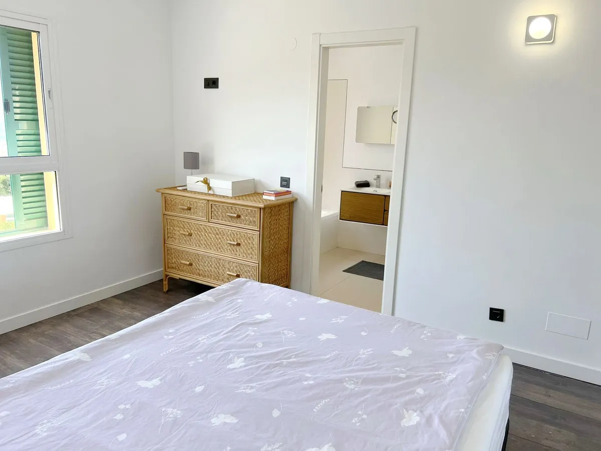 41aa1f42-c7d5-49cd-85b9-a503d33395c0